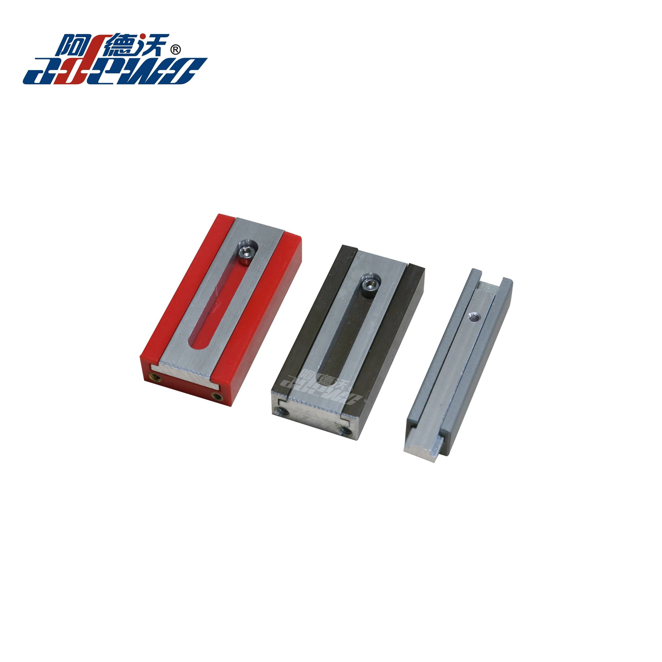 तेज़, स्वच्छ डाई-कटिंग कार्य के लिए स्ट्रिपिंग एक्सेसरीज़ को क्या आवश्यक बनाता है?